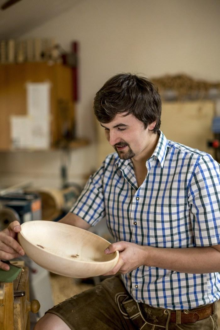 Holzauswahl in der Werkstatt